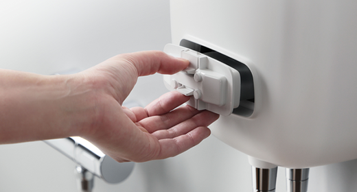 泡シャワー KINUAMI Careはフル充電で20～30人洗身できます。